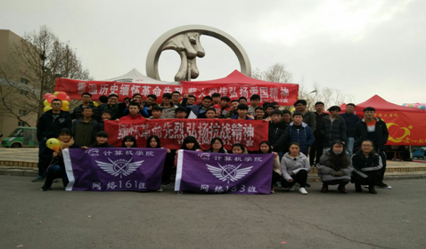 参加主题团日活动人员合影